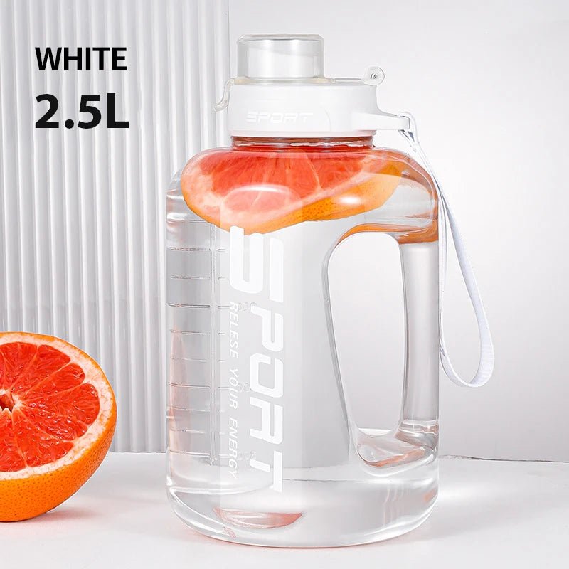 Bouteille d'eau de grande capacité 1,7 l/2,5 l Sport belly - The Sport Shop